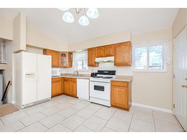 17 Floweridge Lane, Florissant, MO 63031