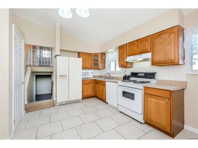 17 Floweridge Lane, Florissant, MO 63031