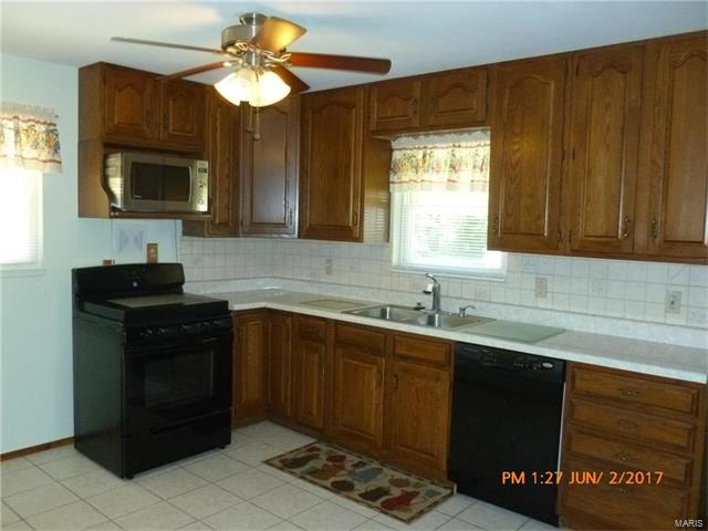 2385 Grants Parkway, Florissant, MO 63031