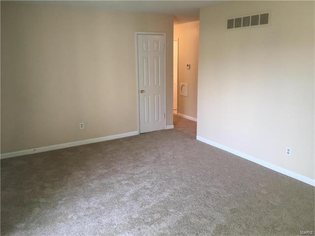2653 Blue Heron, Florissant, MO 63031