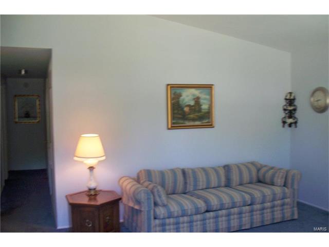 1875 Bluebird, Florissant, MO 63031
