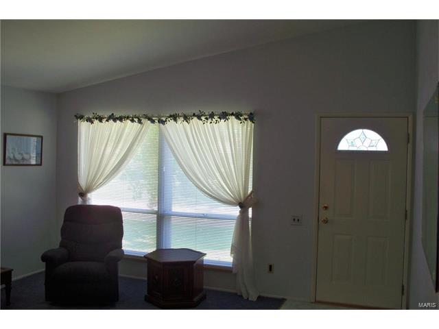 1875 Bluebird, Florissant, MO 63031