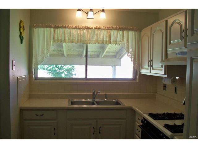 1875 Bluebird, Florissant, MO 63031