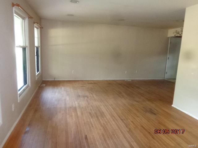 1455 Leisure, Florissant, MO 63031