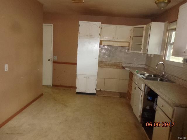 1455 Leisure, Florissant, MO 63031