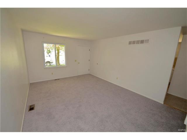 2415 Lindsay, Florissant, MO 63031