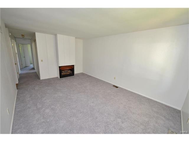 2415 Lindsay, Florissant, MO 63031