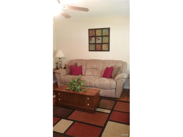 1150 Keeven, Florissant, MO 63031