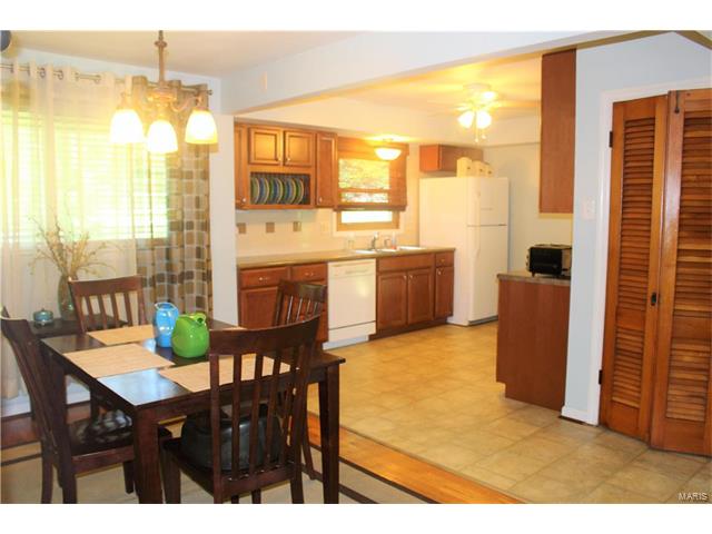 85 Saint Albert Lane, Florissant, MO 63031
