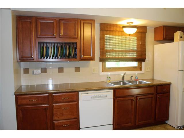 85 Saint Albert Lane, Florissant, MO 63031