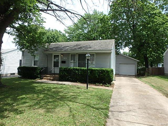 1190 Saint Bernadette Lane, Florissant, MO 63031