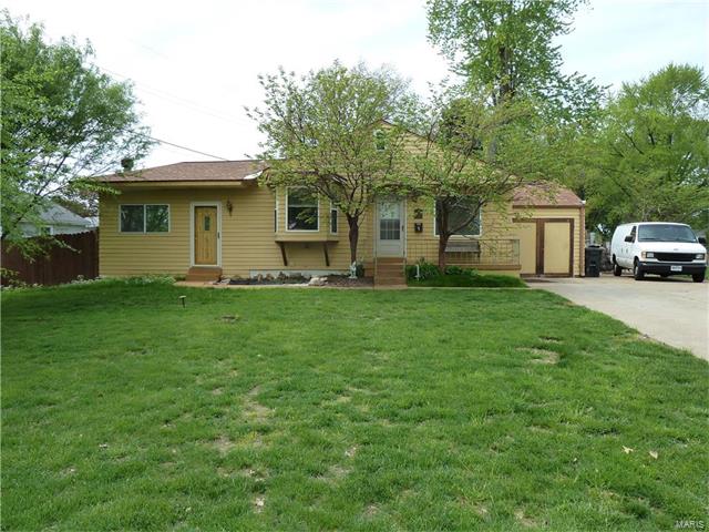 1 Loekes Court, Florissant, MO 63031