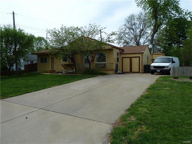1 Loekes Court, Florissant, MO 63031