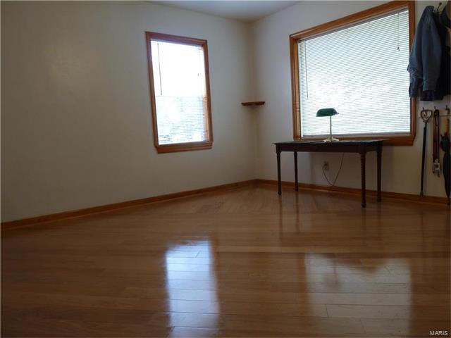 1 Loekes Court, Florissant, MO 63031