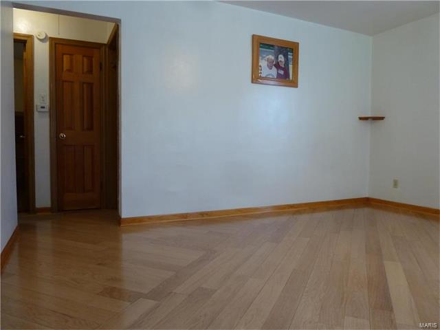 1 Loekes Court, Florissant, MO 63031