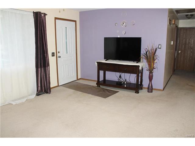 550 Humes LANE, Florissant, MO 63031