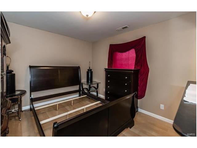 660 Materdie Lane, Florissant, MO 63031