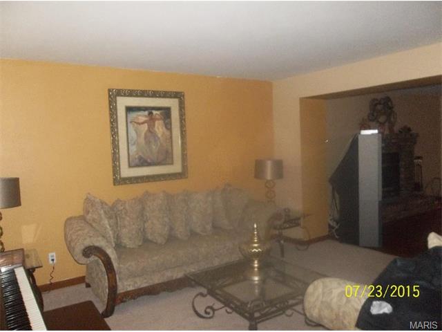 1852 Spring Beauty, Florissant, MO 63031