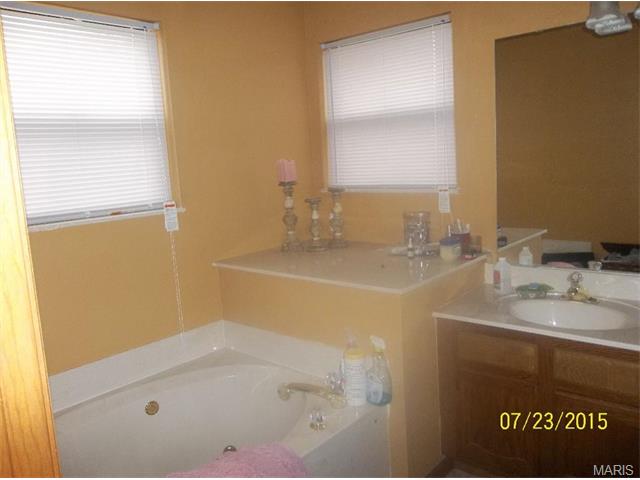 1852 Spring Beauty, Florissant, MO 63031