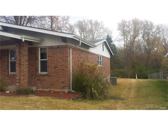 3735 Seville, Florissant, MO 63033
