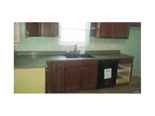 3735 Seville, Florissant, MO 63033