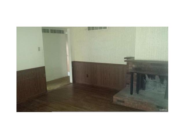 3735 Seville, Florissant, MO 63033