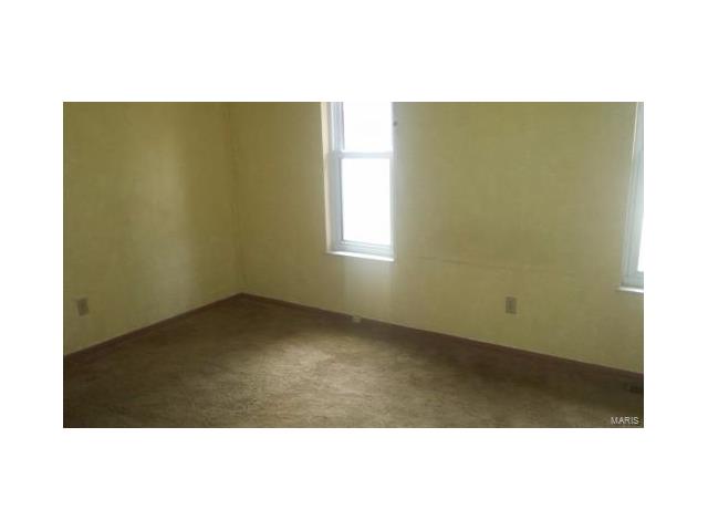3735 Seville, Florissant, MO 63033
