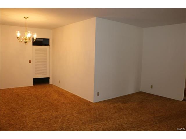 2915 Devonshire Drive, Florissant, MO 63033