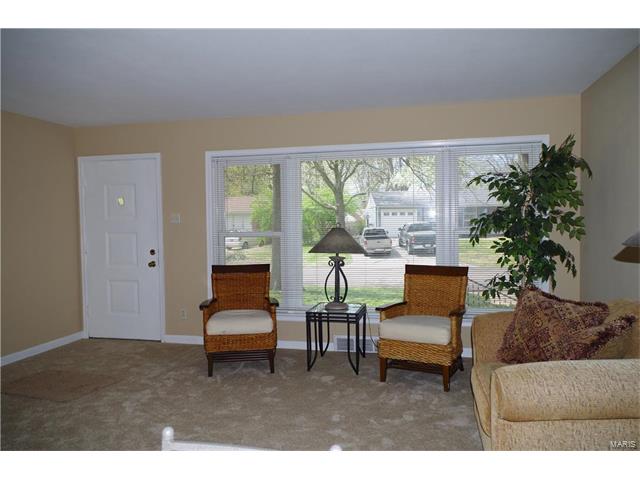 160 Saint Edward Lane, Florissant, MO 63033