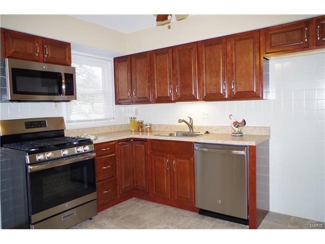 160 Saint Edward Lane, Florissant, MO 63033