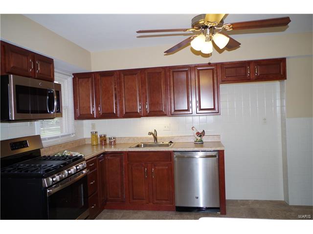 160 Saint Edward Lane, Florissant, MO 63033