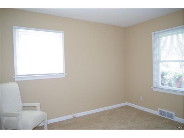 160 Saint Edward Lane, Florissant, MO 63033