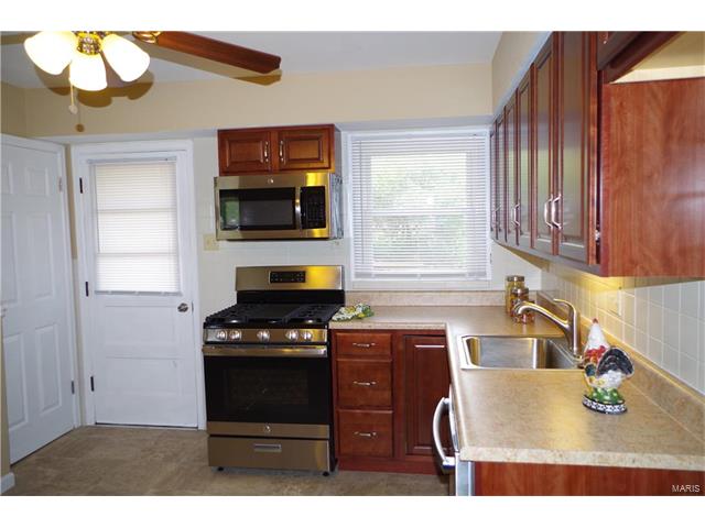 160 Saint Edward Lane, Florissant, MO 63033