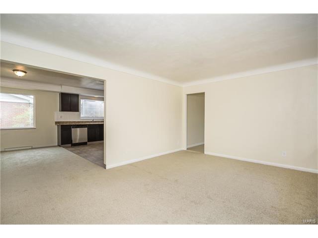 1920 Saint Louis Street, Florissant, MO 63033