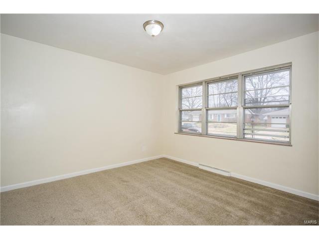 1920 Saint Louis Street, Florissant, MO 63033