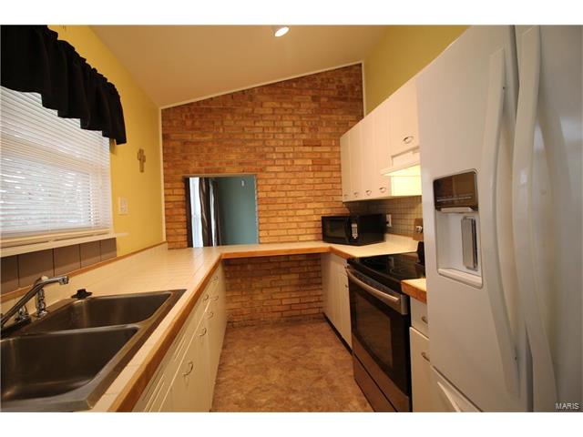 1400 Saint Louis, Florissant, MO 63033