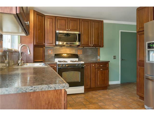 2 Edinburg Court, Florissant, MO 63033