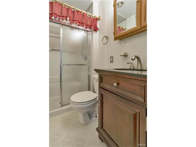 2 Edinburg Court, Florissant, MO 63033