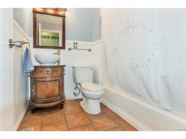 2 Edinburg Court, Florissant, MO 63033