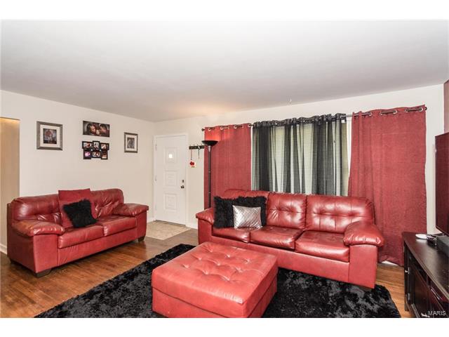 210 Saint Edward Lane, Florissant, MO 63033