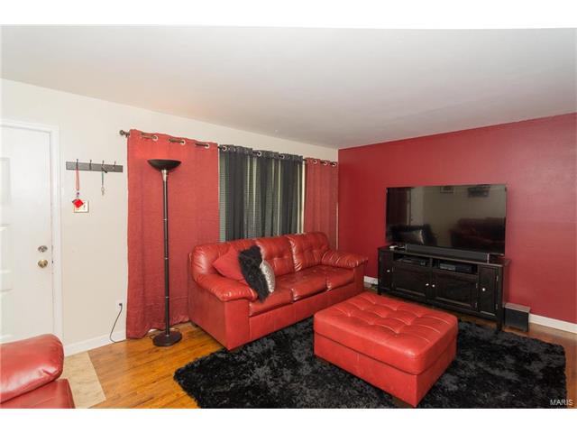 210 Saint Edward Lane, Florissant, MO 63033