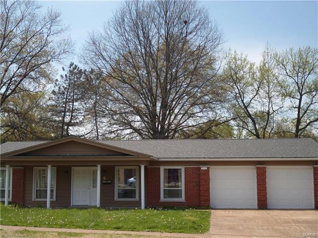 2695 Derhake, Florissant, MO 63033