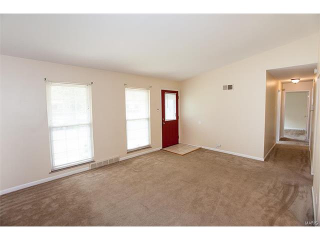 2245 Hummingbird Drive, Florissant, MO 63033