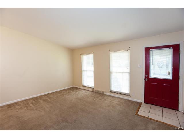 2245 Hummingbird Drive, Florissant, MO 63033