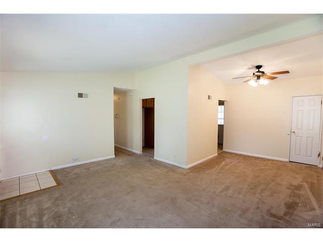 2245 Hummingbird Drive, Florissant, MO 63033