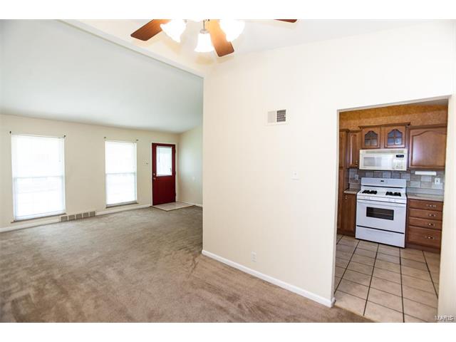 2245 Hummingbird Drive, Florissant, MO 63033