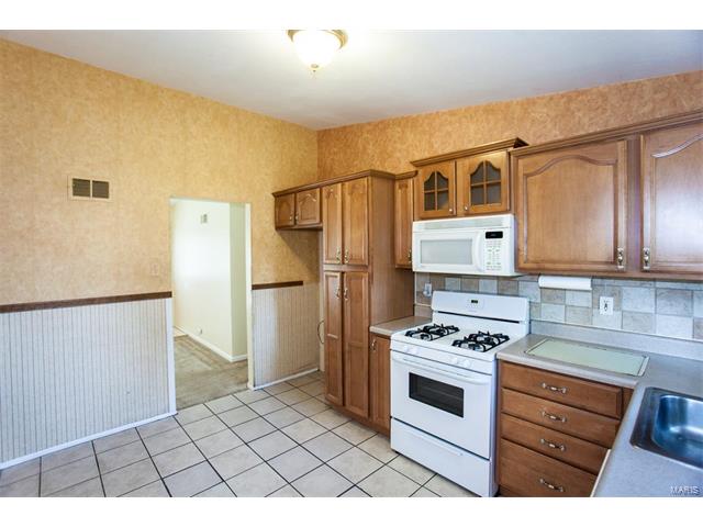 2245 Hummingbird Drive, Florissant, MO 63033