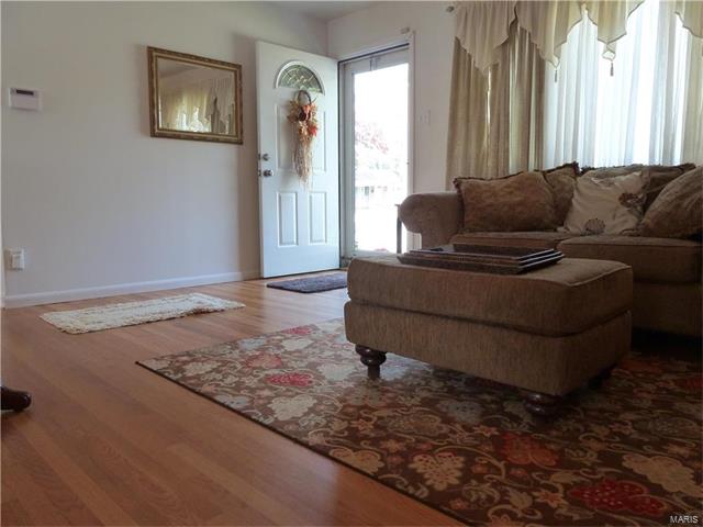 1080 Penhurst Drive, Florissant, MO 63033
