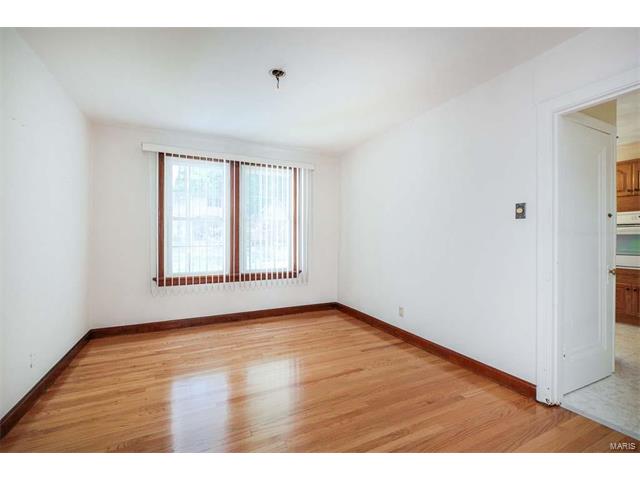 1585 Saint Catherine Street, Florissant, MO 63033
