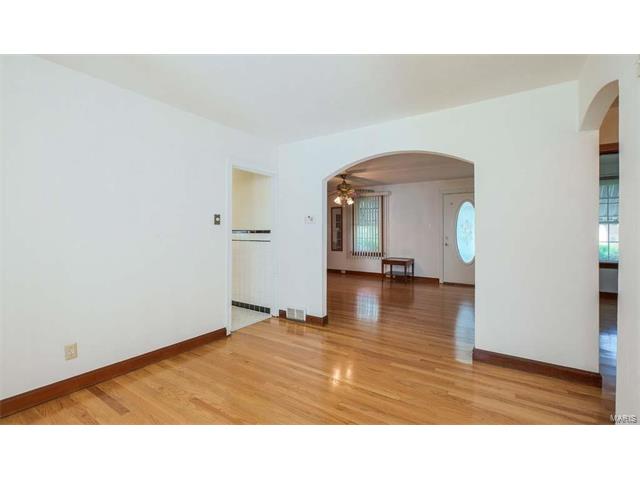 1585 Saint Catherine Street, Florissant, MO 63033